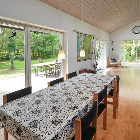 Holiday home 3 Bedroom Gorgeous In Ronde