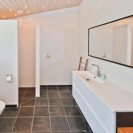 Semesterbostad Eneb *